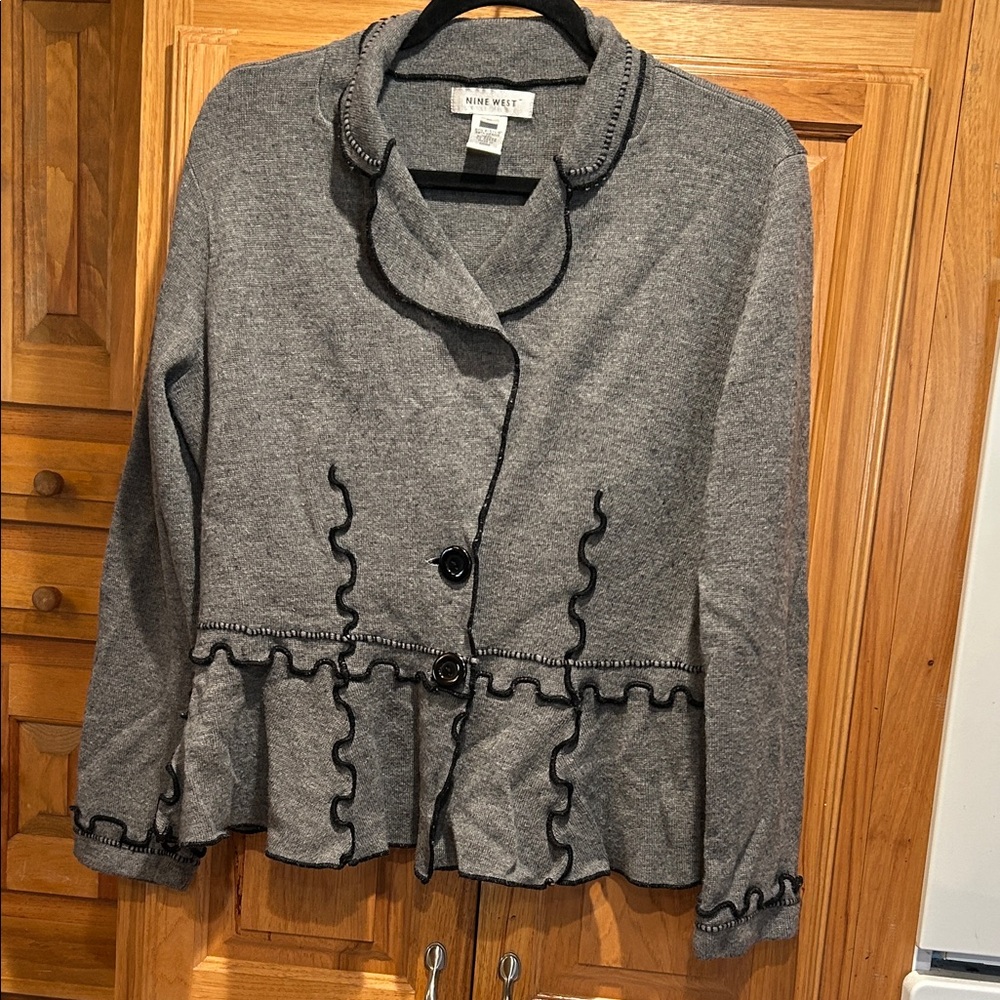 Nine West stylish and detailed sweater jacket. XL